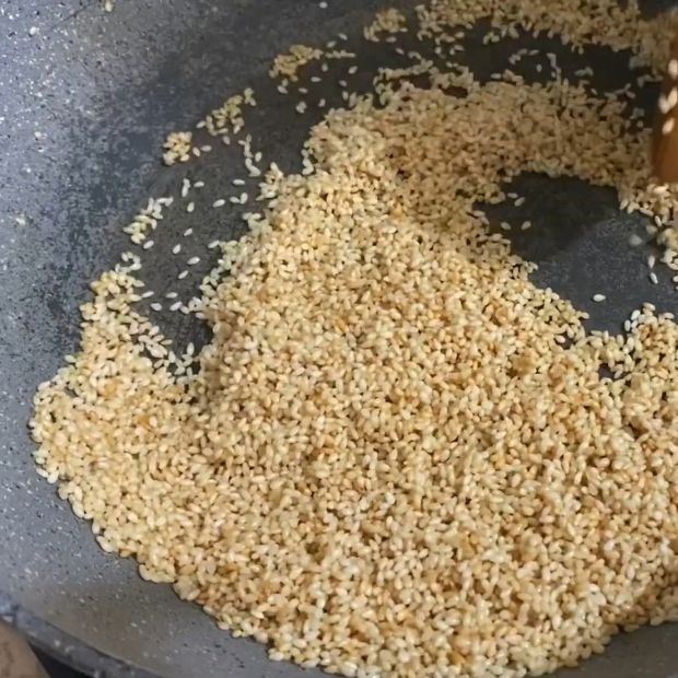 Cách rang mè trắng và cách rang mè đen chuẩn ngon không bị cháy