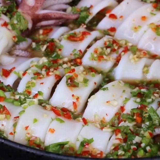Cách làm mực hấp Thái chua ngọt thơm phức bằng nồi lẩu hấp
