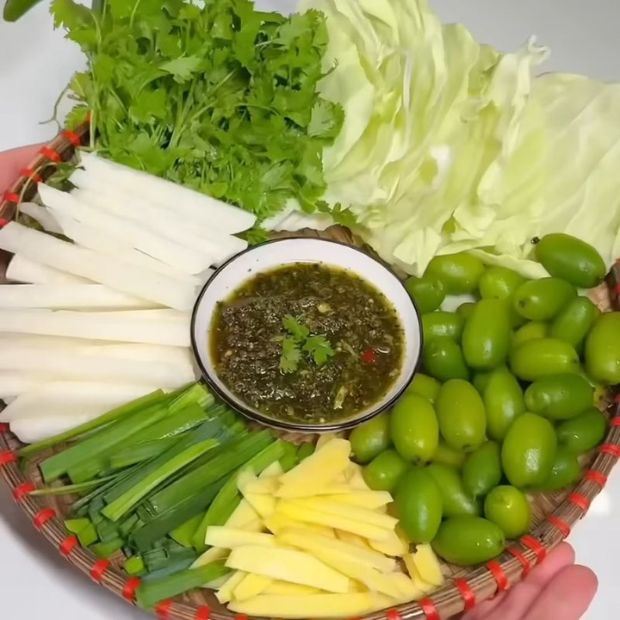 nhót cuốn bắp cải