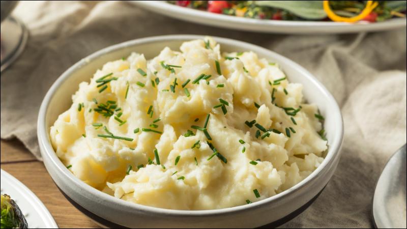 Bạn nên ưu tiên thực phẩm mềm vào ngày đầu sau khi niềng răng