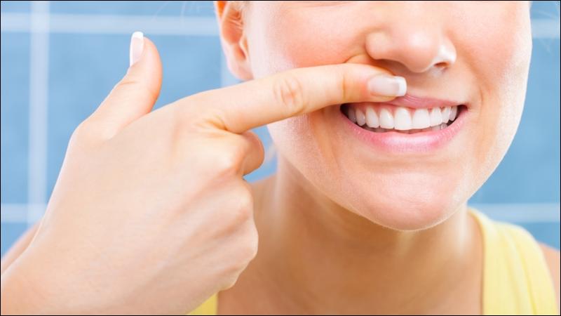 Mát-xa nướu giúp giảm đau và nướu khỏe mạnh hơn