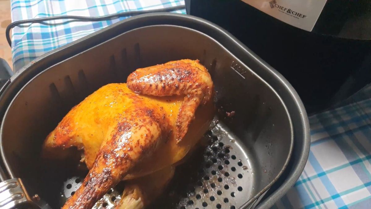 nướng gà nguyên con bằng nồi chiên không dầu