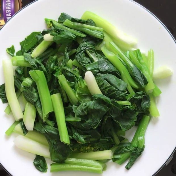 Cách làm ngồng cải luộc chấm trứng đơn giản cho bữa cơm thanh đạm đủ chất