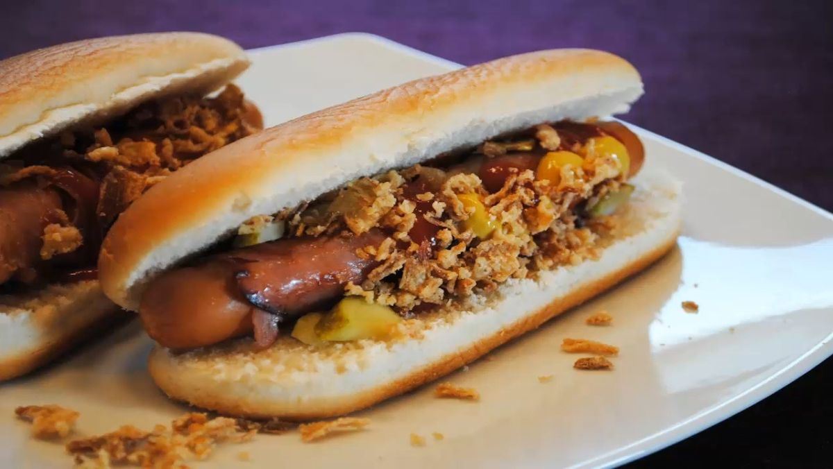 Bánh mì kẹp xúc xích