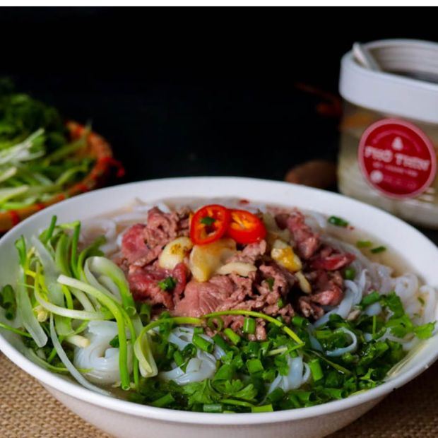 Cách làm phở tái lăn thơm ngon bổ dưỡng đơn giản ngay tại nhà