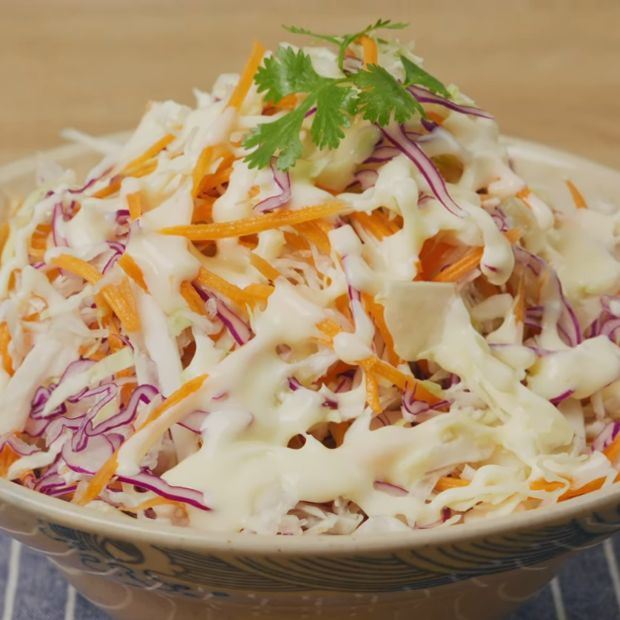 sốt mayonnaise trộn salad