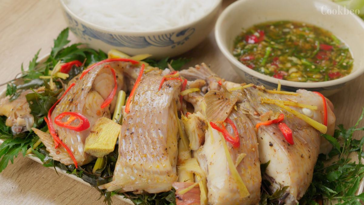 Cá hấp đinh lăng