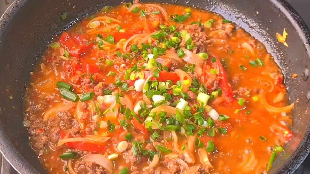 thịt bò băm sốt cà chua