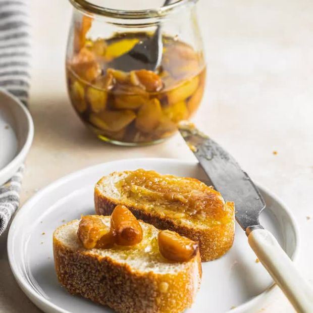 Cách làm tỏi confit ăn bánh mì thay bơ bằng lò chiên không dầu