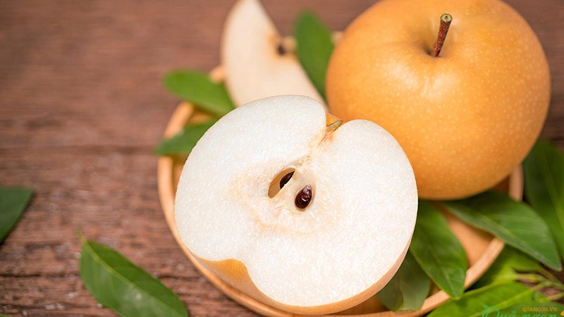 Lê chứa chất xơ và 2 loại đường tự nhiên hoạt động như thuốc nhuận tràng, cải thiện tình trạng táo bón
