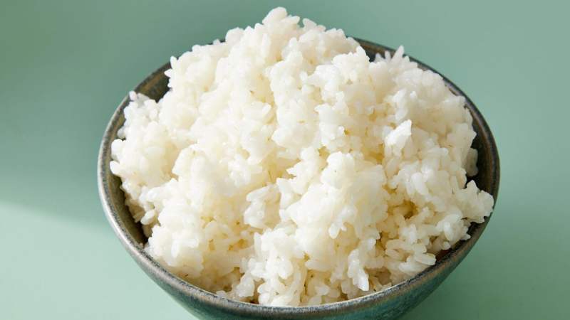Chế độ ăn nhiều gạo lứt hiệu quả trong việc điều trị táo bón hơn gạo trắng