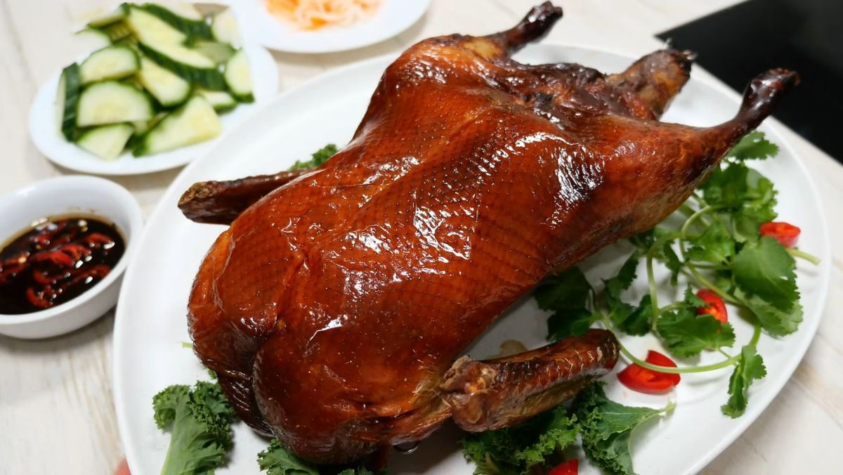 Cách làm vịt quay da giòn tại nhà: bí quyết da giòn rụm, thịt mọng nước!