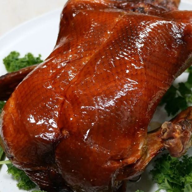 Cách làm vịt quay da giòn tại nhà: bí quyết da giòn rụm, thịt mọng nước!