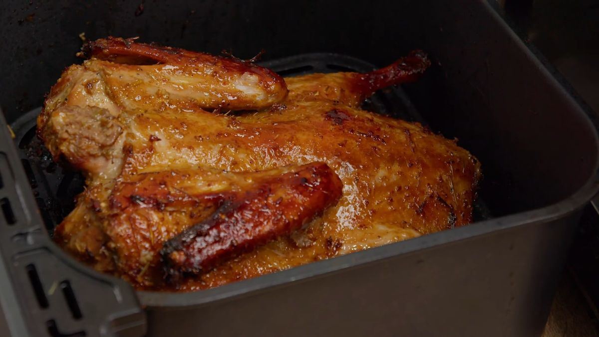 Vịt nướng riềng sả bằng nồi chiên không dầu