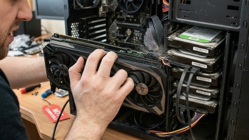 Kiểm tra k&iacute;ch thước card v&agrave; kh&ocirc;ng gian vỏ Case