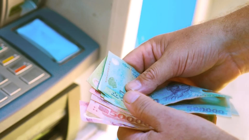 3 c&aacute;ch r&uacute;t tiền ATM tất cả ng&acirc;n h&agrave;ng nhanh, dễ d&agrave;ng, tiện lợi
