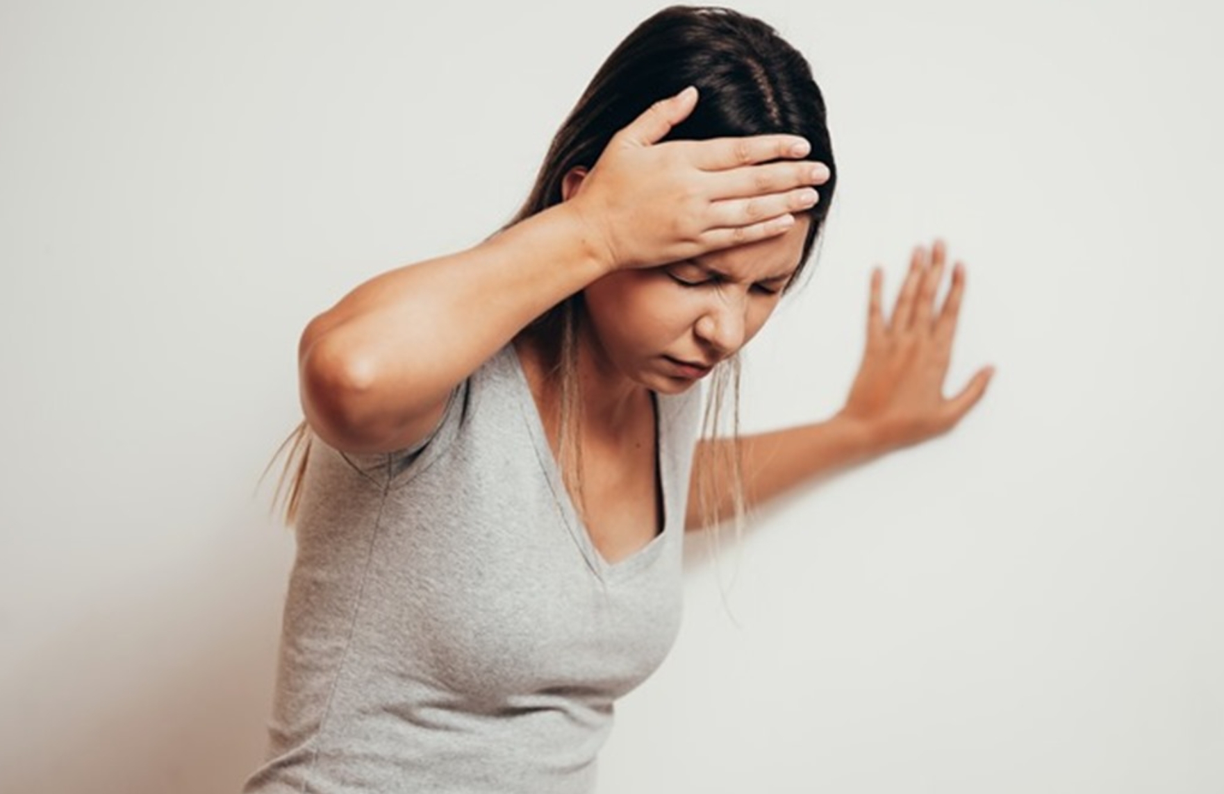 Chóng mặt, đau đầu có thể là triệu chứng của huyết áp cao hoặc thấp