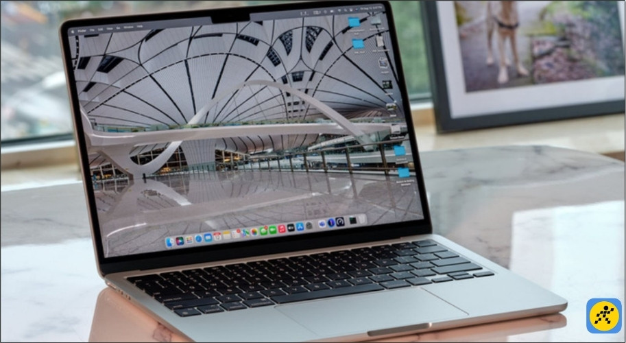 Người sinh năm 2004 thuộc hành Thuỷ, hợp với các màu như Trắng, Bạc, Xám, Ghi