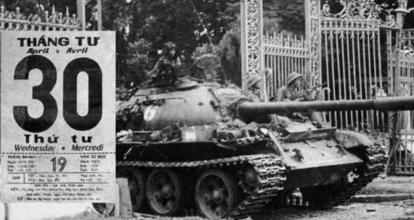 10 giờ 45 phút ngày 30/4, xe tăng của quân giải phóng tiến vào Dinh Độc Lập