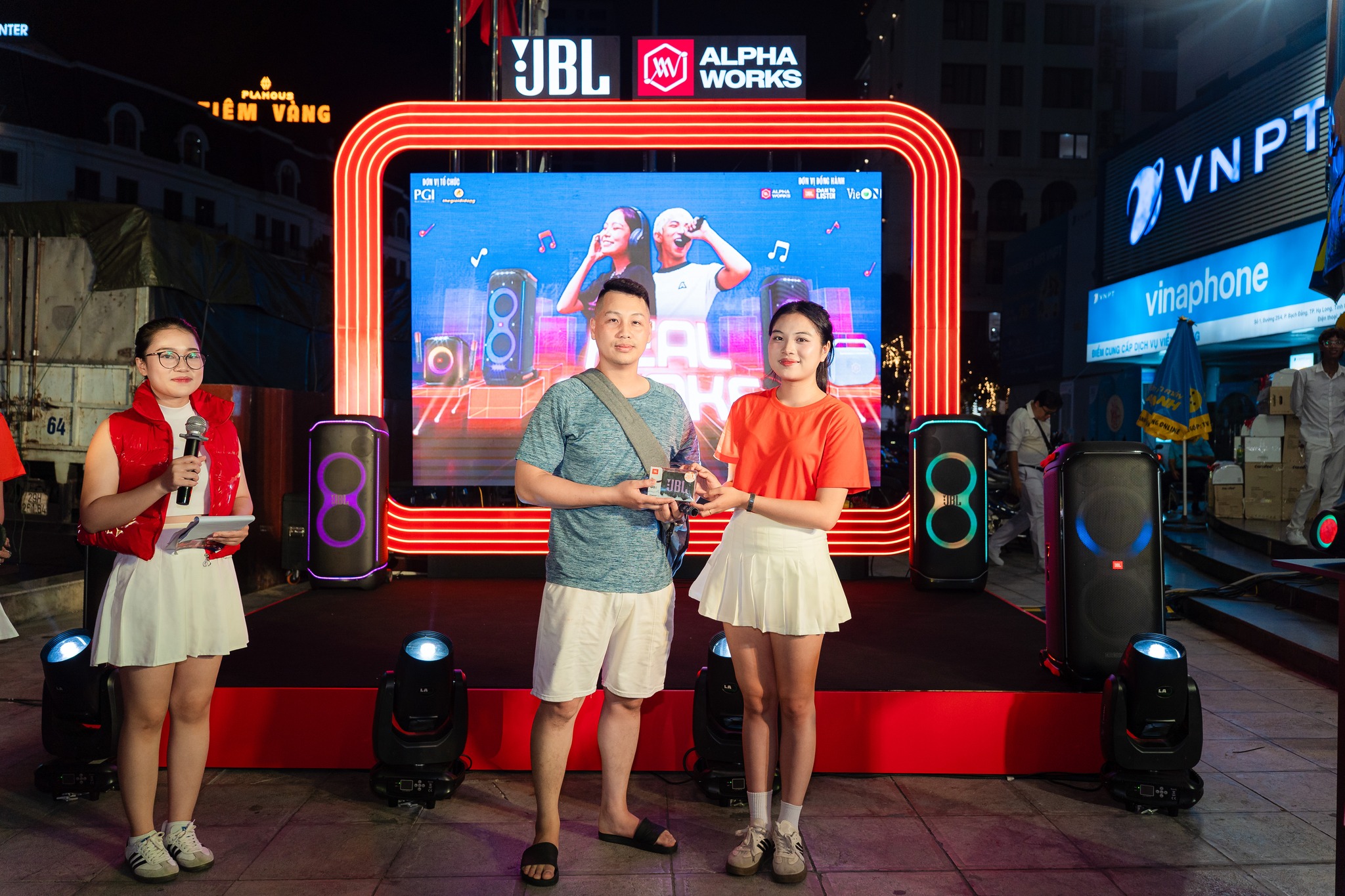 Thế Giới Di Động xin chúc mừng khách hàng may mắn nhận được các phần quà vô cùng hấp dẫn. Thế Giới Di Động xin chúc mừng khách hàng may mắn nhận được các phần quà vô cùng hấp dẫn.