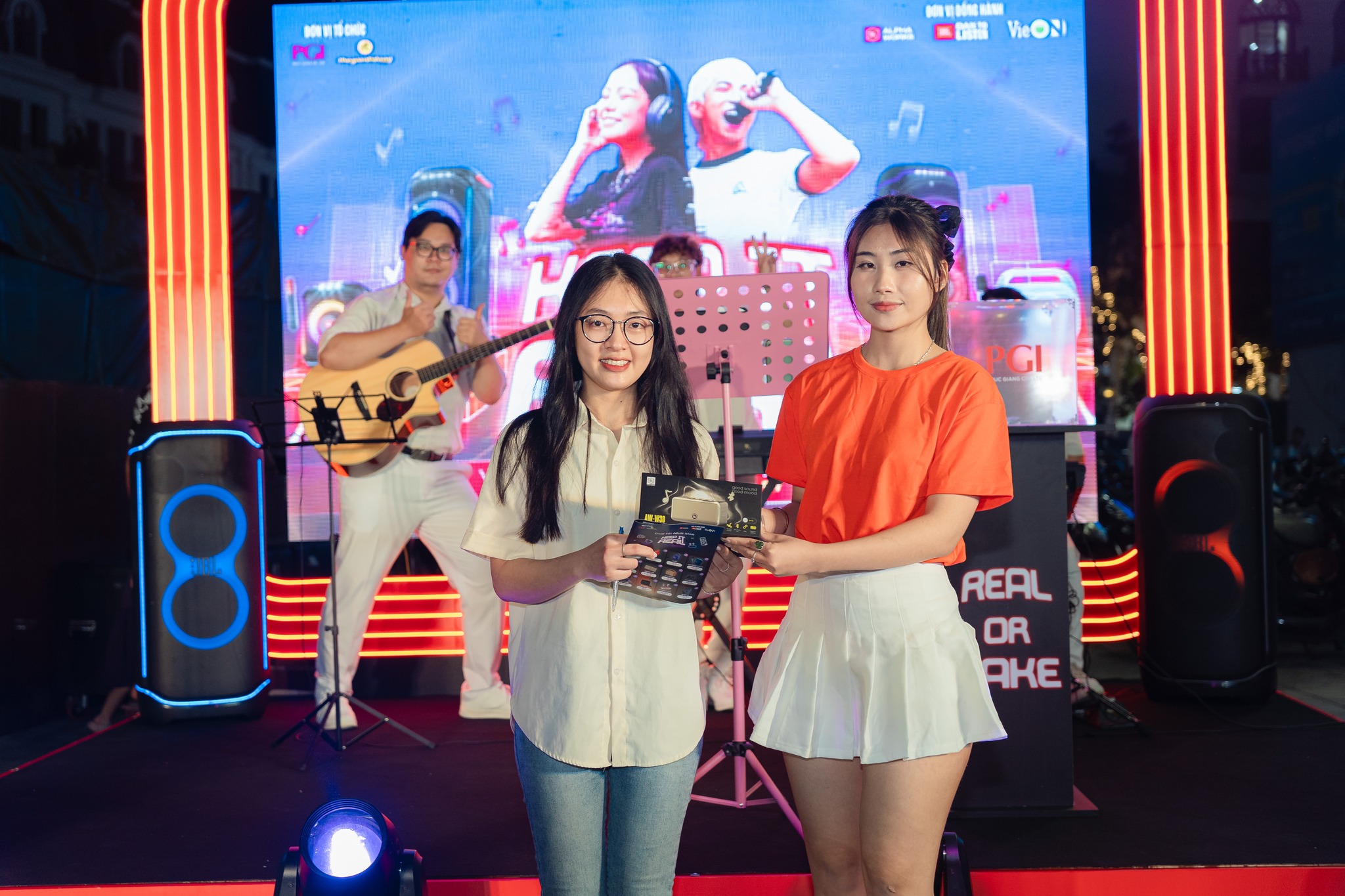Thế Giới Di Động xin chúc mừng khách hàng may mắn nhận được các phần quà vô cùng hấp dẫn. Thế Giới Di Động xin chúc mừng khách hàng may mắn nhận được các phần quà vô cùng hấp dẫn.