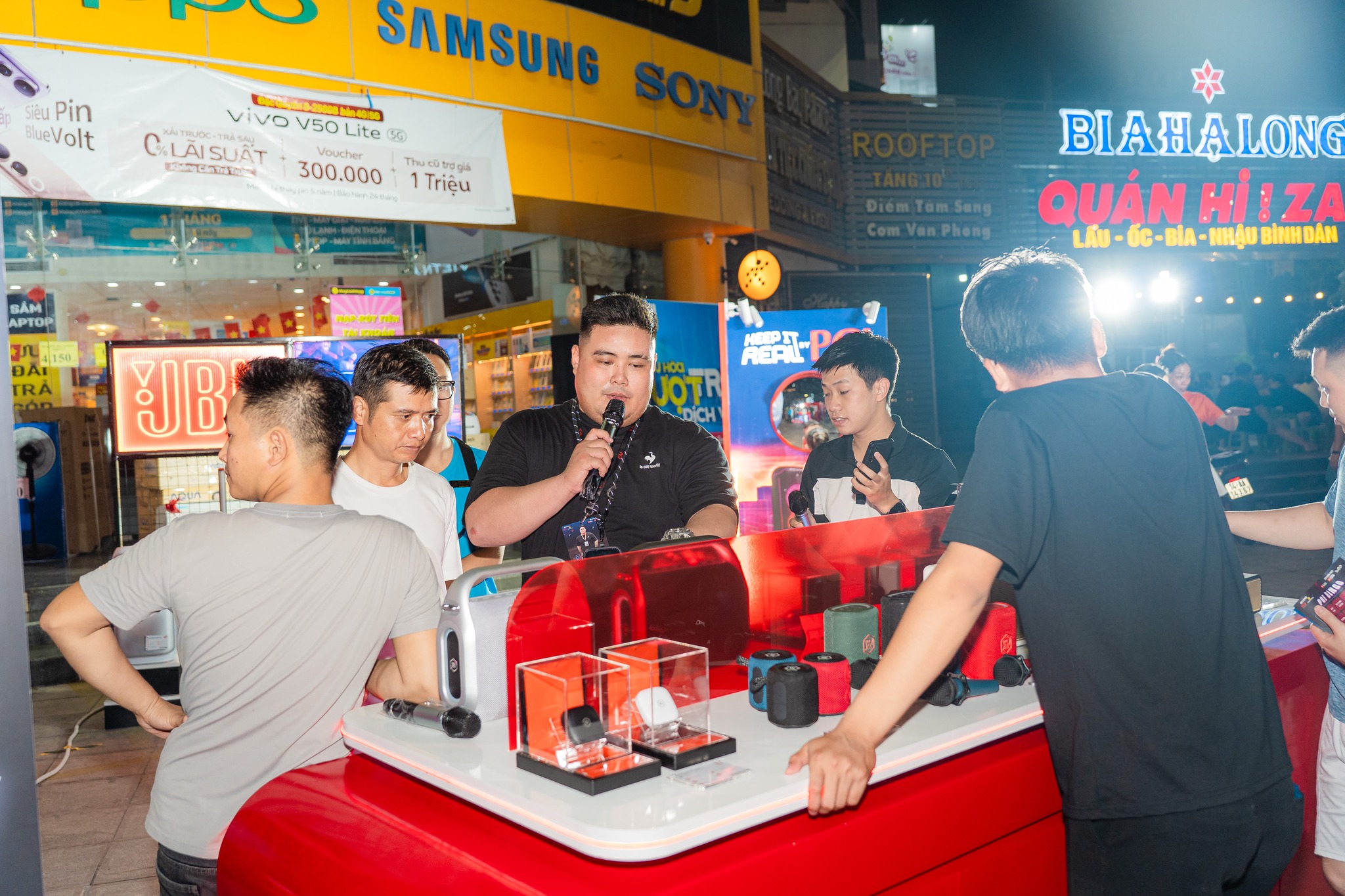 Mini game diễn ra với bầu không khí vô cùng sôi động và náo nhiệt. Mini game diễn ra với bầu không khí vô cùng sôi động và náo nhiệt.