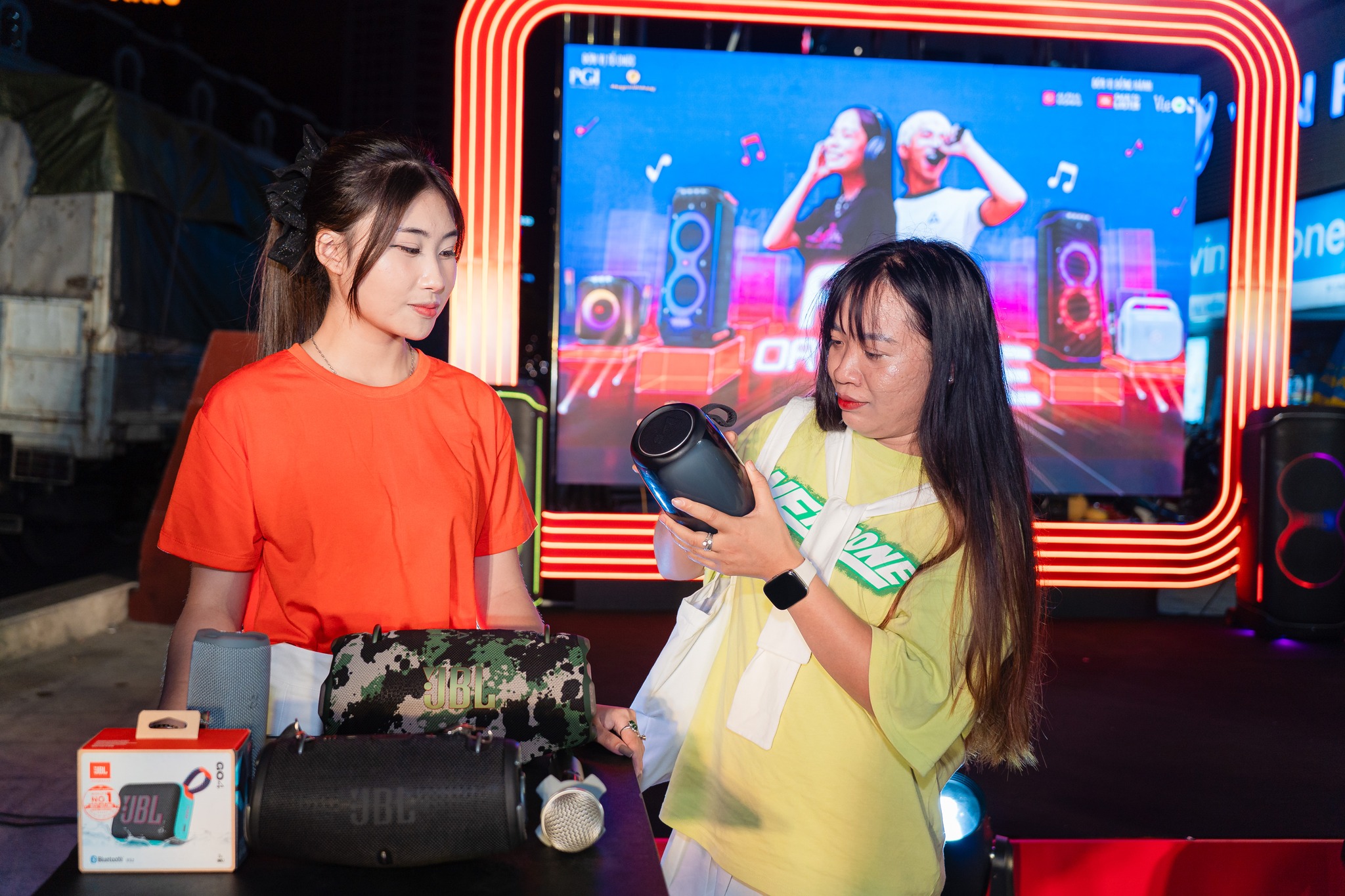 Thế Giới Di Động xin chúc mừng khách hàng may mắn nhận được các phần quà vô cùng hấp dẫn. Thế Giới Di Động xin chúc mừng khách hàng may mắn nhận được các phần quà vô cùng hấp dẫn.