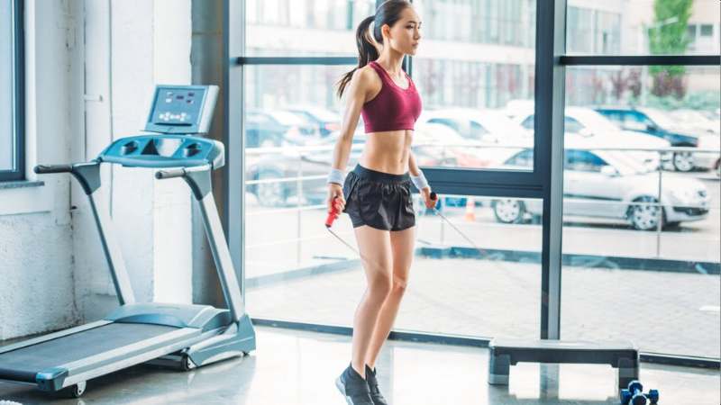 Nhảy dây giữa buổi tập 30 - 60 giây giúp giữ cho nhịp tim luôn duy trì ổn định