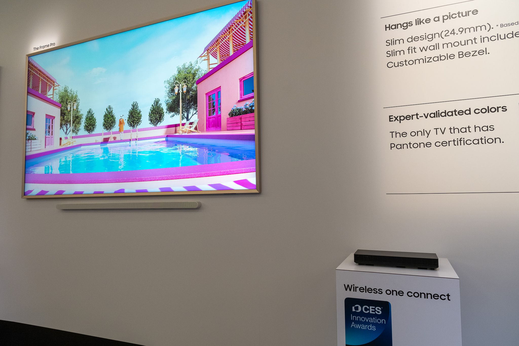 Samsung ra mắt The Frame Pro, giống tác phẩm nghệ thuật hơn là chiếc TV