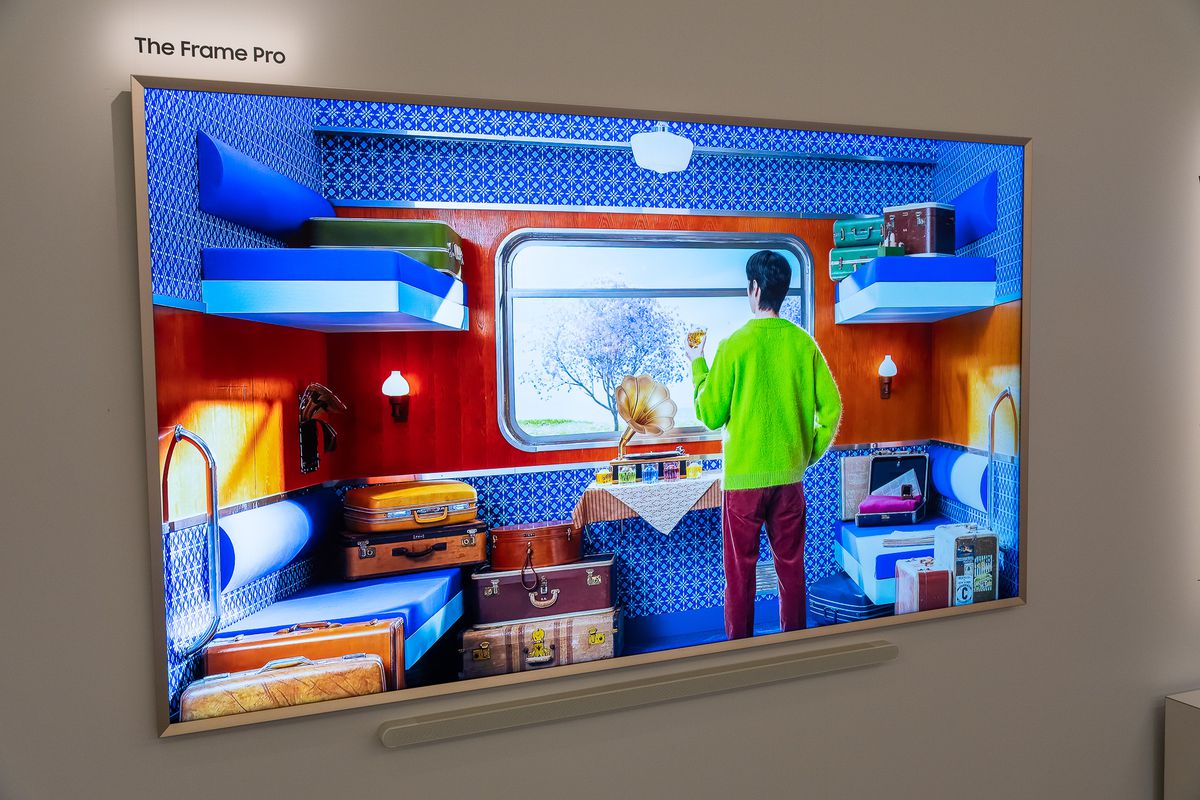 Samsung ra mắt The Frame Pro, giống tác phẩm nghệ thuật hơn là chiếc TV