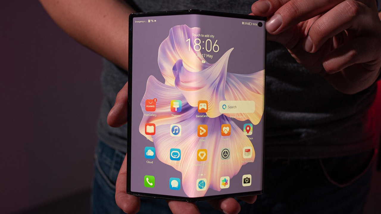 Mẫu smartphone gập 3 sẽ có kích thước rộng hơn 10 inch khi được mở ra Mẫu smartphone gập 3 sẽ có kích thước rộng hơn 10 inch khi được mở ra