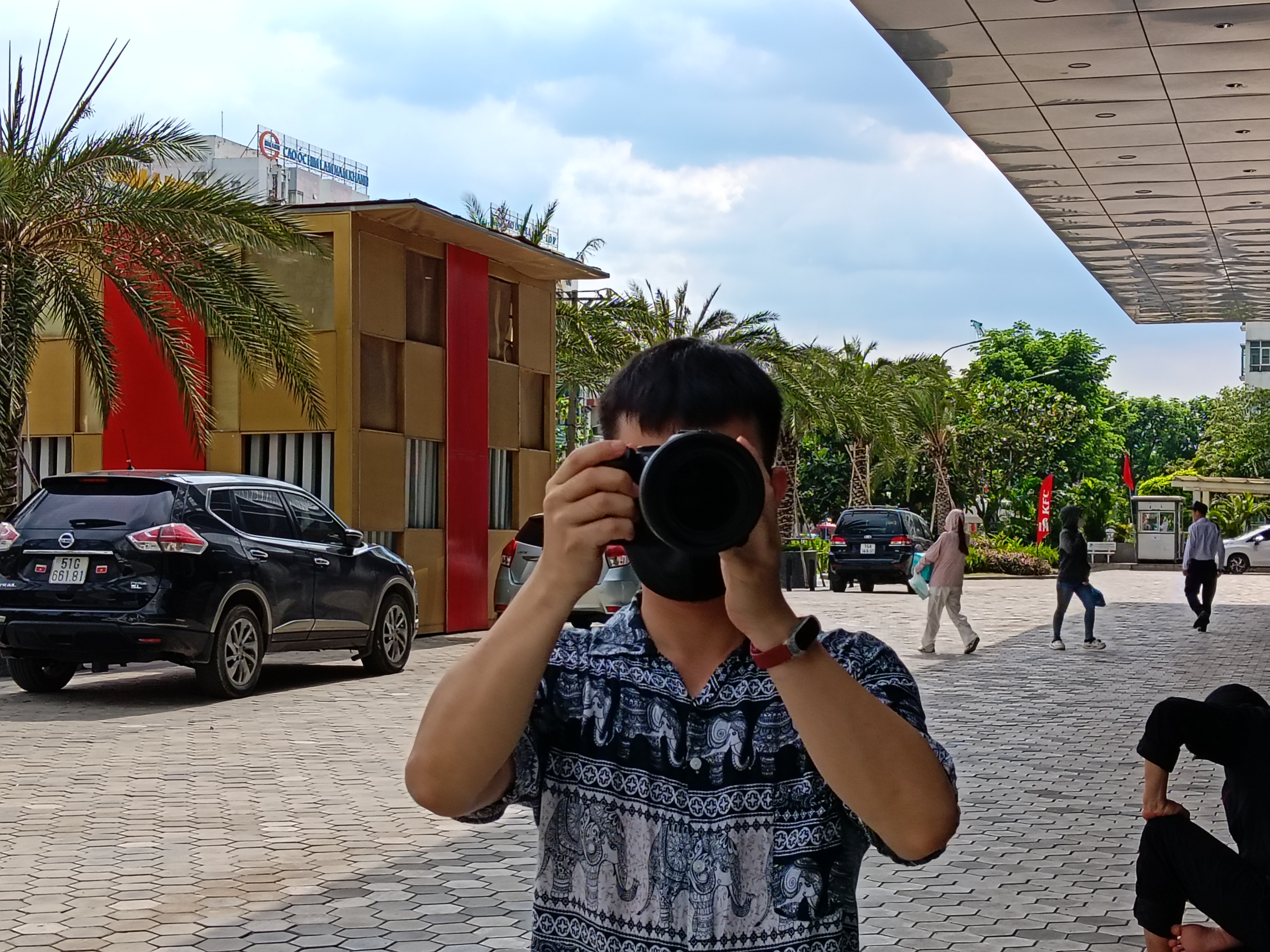 Trên Tay Realme C85 5G: Thiết Kế Mặt Lưng Đẹp Mắt, Viên Pin 7.000 Mah Và Sạc Nhanh 45 W