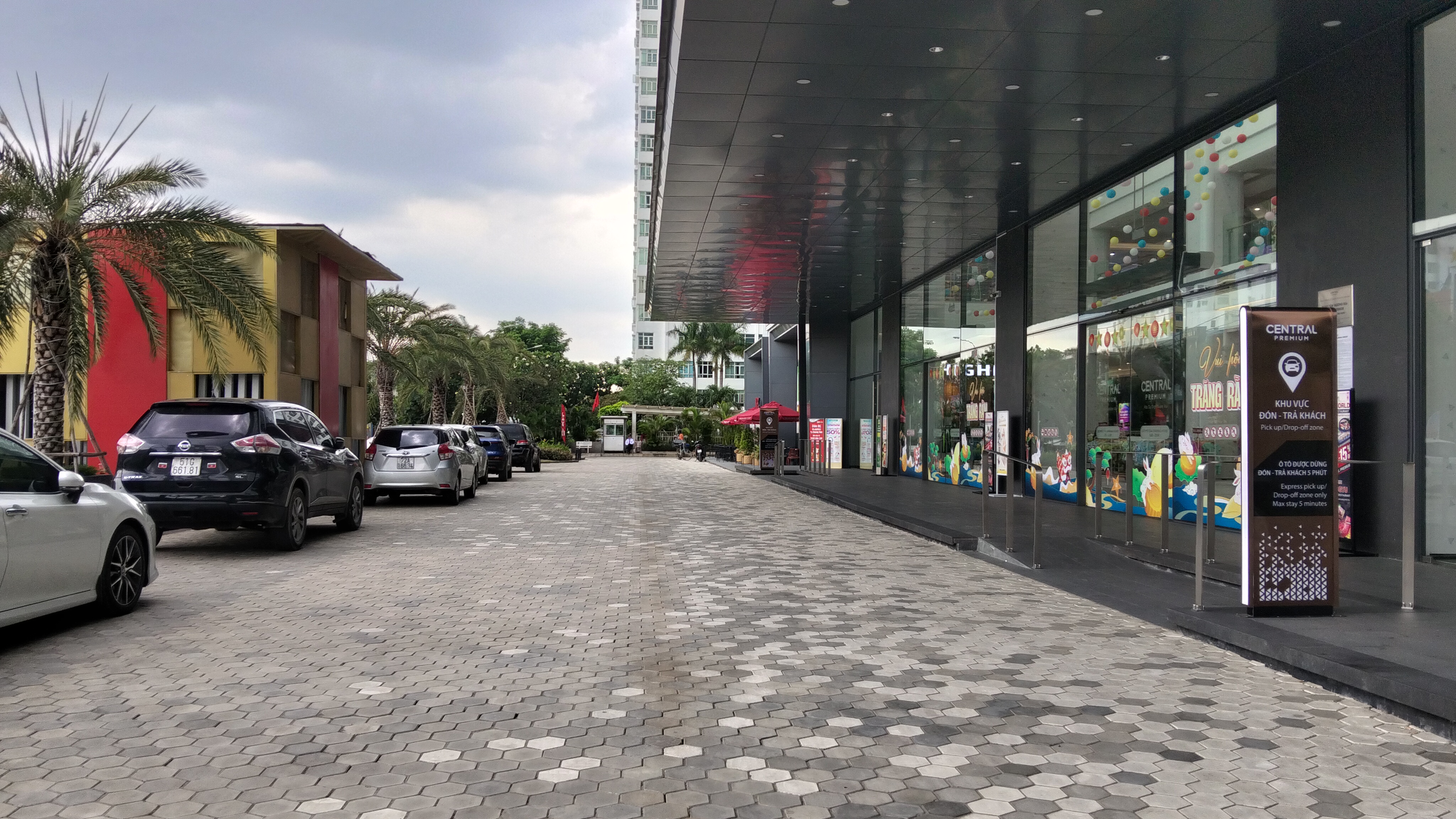 Trên tay realme C85 Pro: Pin lớn 7.000 mAh, sạc nhanh 45 W và màn hình AMOLED Full HD+