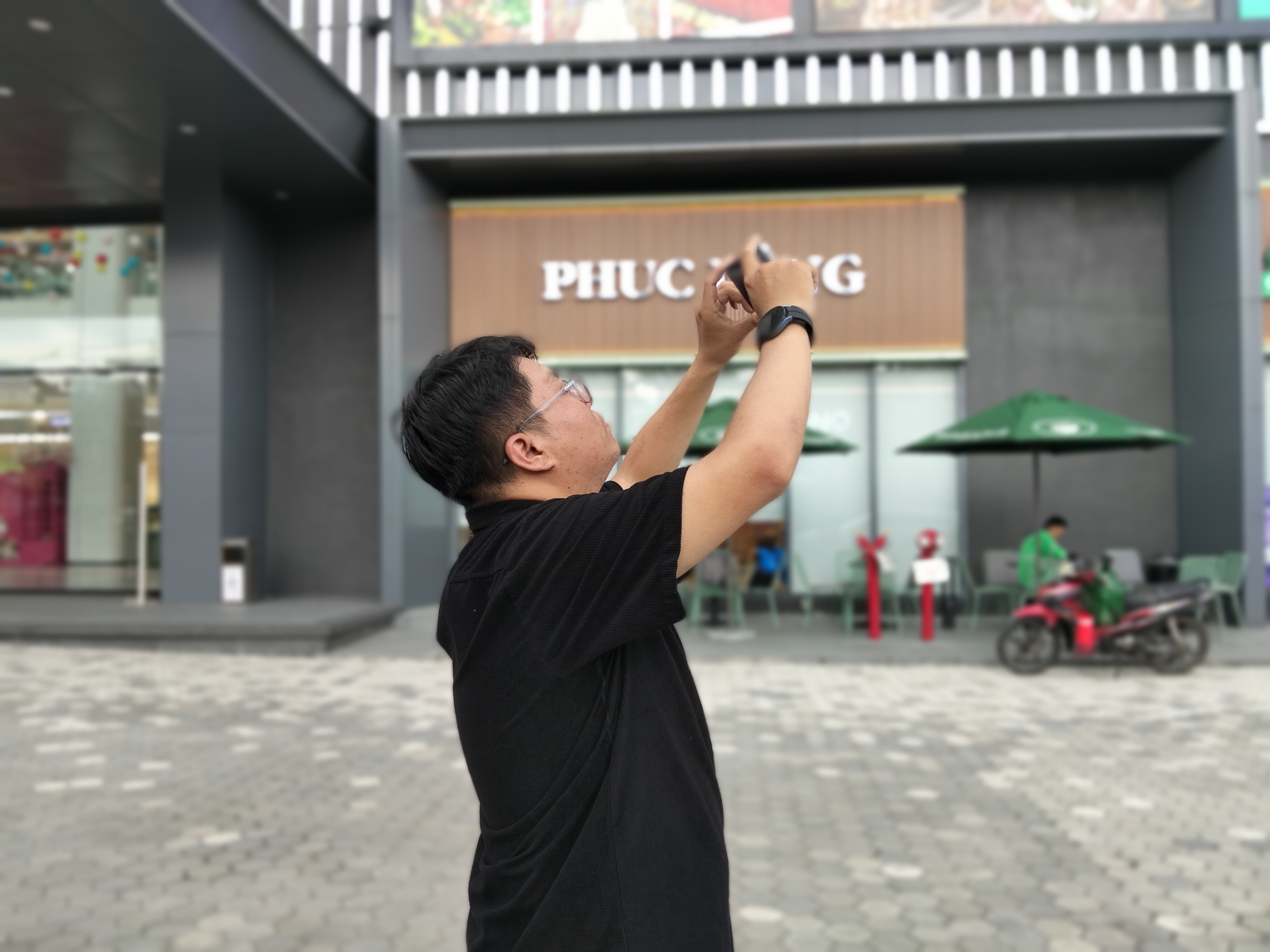 Trên tay realme C85 Pro: Pin lớn 7.000 mAh, sạc nhanh 45 W và màn hình AMOLED Full HD+