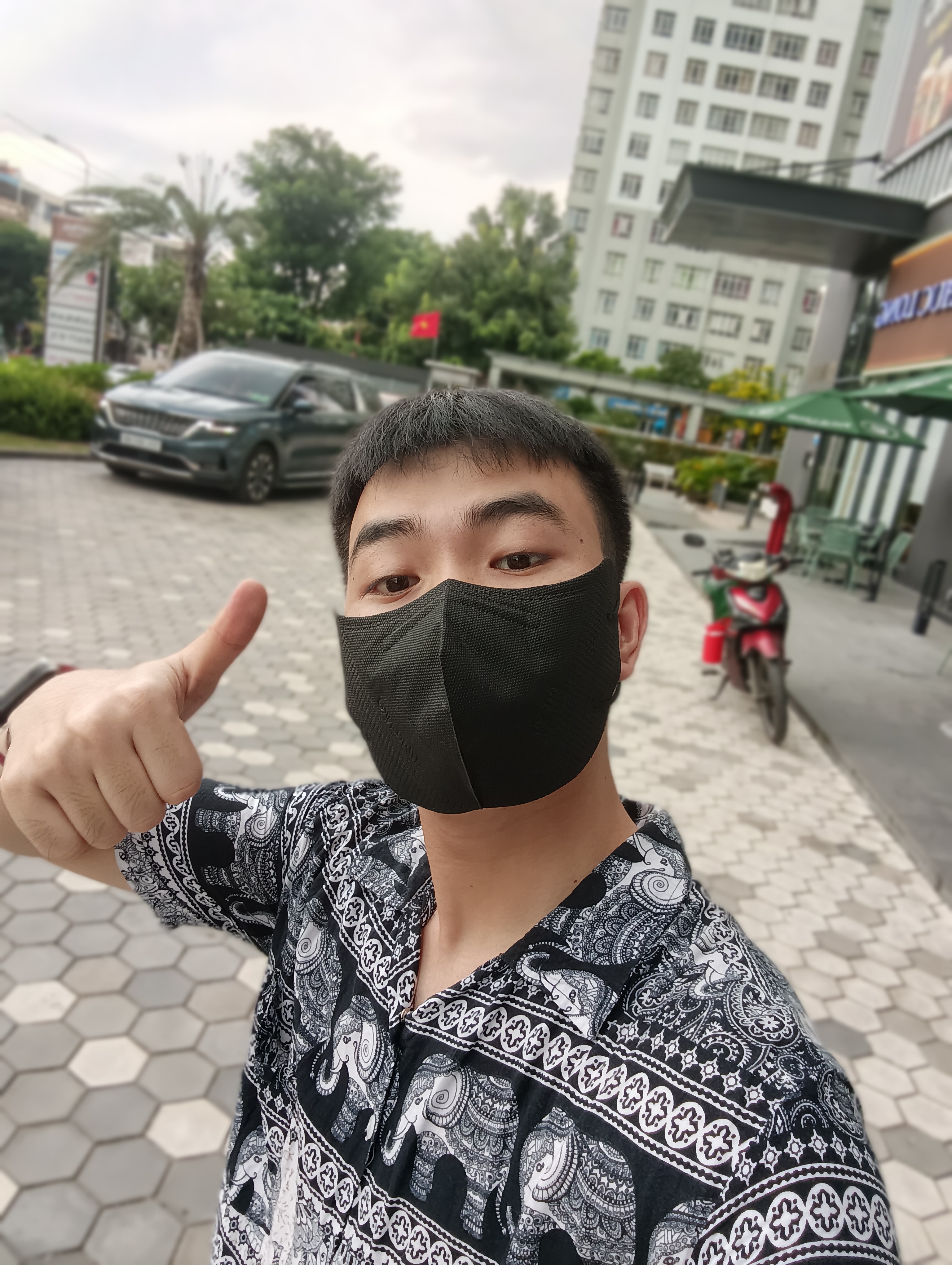 Trên Tay Realme C85 5G: Thiết Kế Mặt Lưng Đẹp Mắt, Viên Pin 7.000 Mah Và Sạc Nhanh 45 W