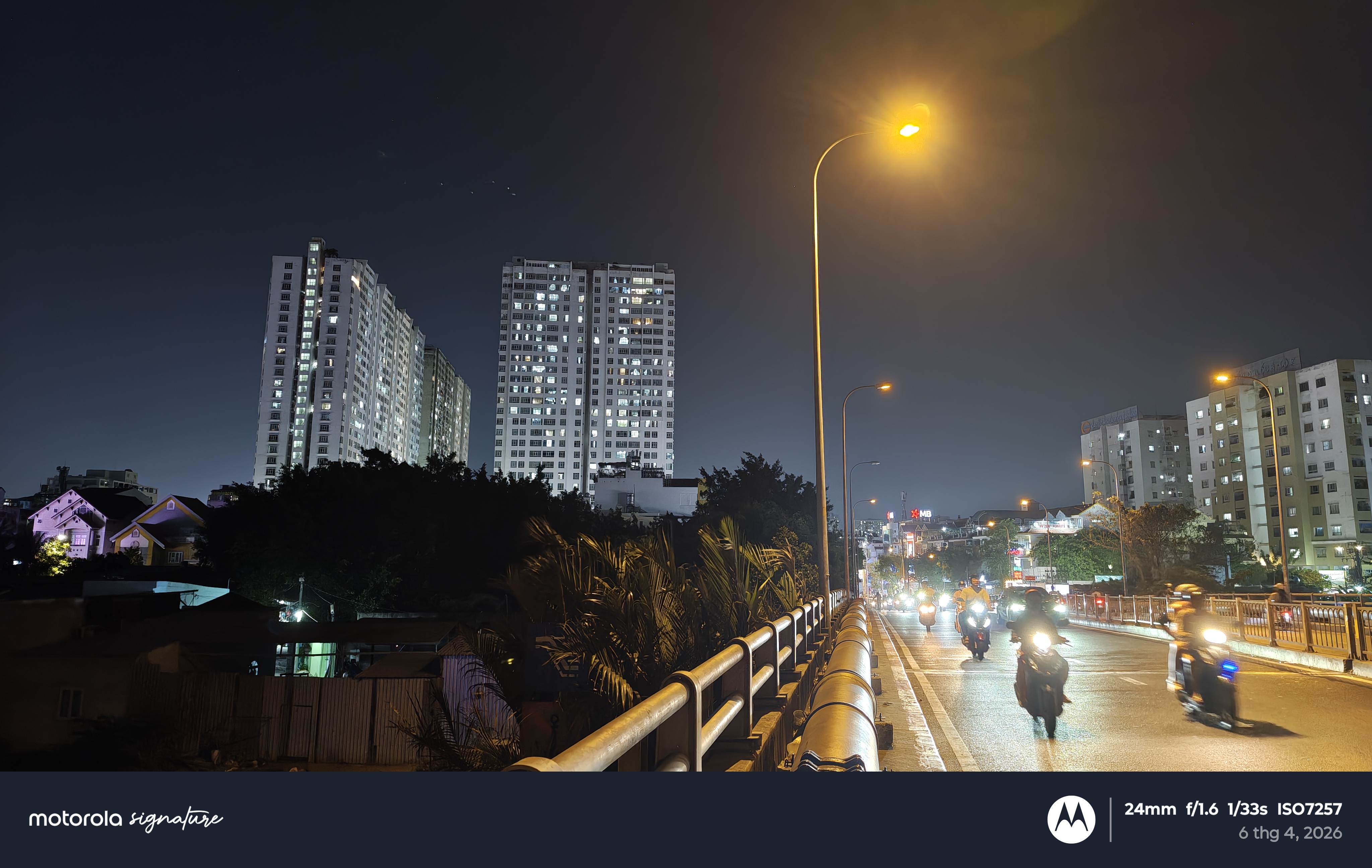 Đánh giá motorola Signature: Mỏng nhẹ dùng rất đã nhưng màn hình dễ xước và hơi nóng Đánh giá motorola Signature: Mỏng nhẹ dùng rất đã nhưng màn hình dễ xước và hơi nóng