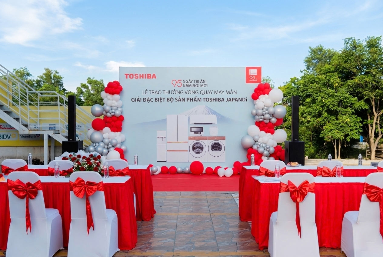 Ch&uacute;c mừng kh&aacute;ch h&agrave;ng tr&uacute;ng giải Đặc Biệt 185 triệu đồng khi mua m&aacute;y nước n&oacute;ng Toshiba tại Điện m&aacute;y XANH