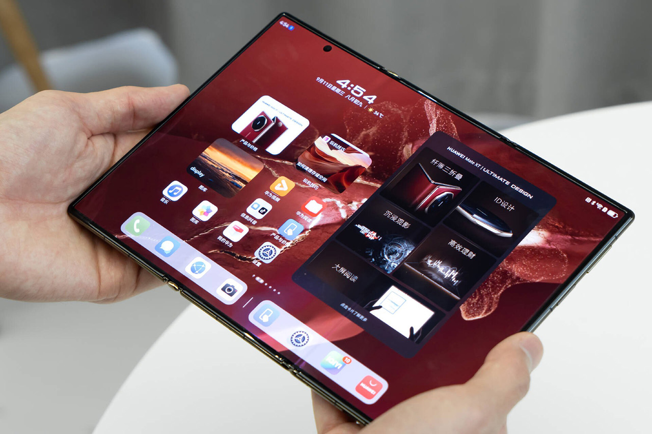 Huawei Mate XT có thể mở rộng màn hình tối đa lên đến 10.2 inch Huawei Mate XT có thể mở rộng màn hình tối đa lên đến 10.2 inch