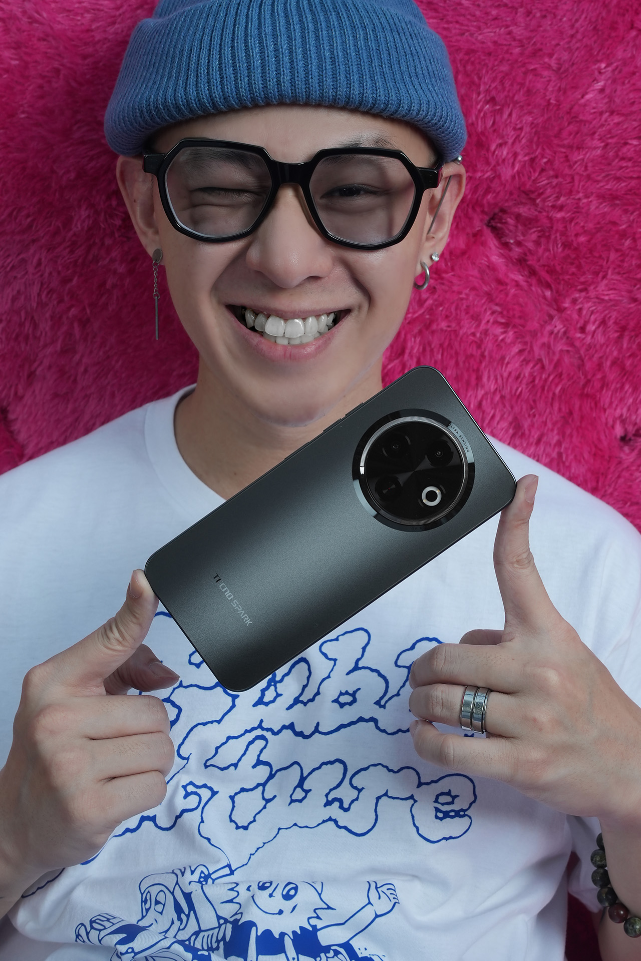 TECNO Spark 30C được thiết kế vuông vức mang lại vẻ đẹp sang trọng. TECNO Spark 30C được thiết kế vuông vức mang lại vẻ đẹp sang trọng.