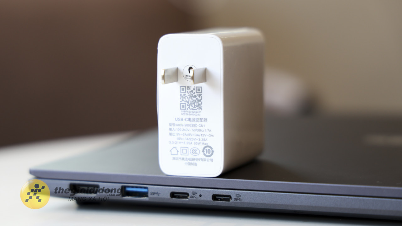 Trên tay laptop Thunderobot AiBook14 Air: Thiết kế chắc chắn, mạnh mẽ với Ryzen 8745HS, màn hình 2K sắc nét**