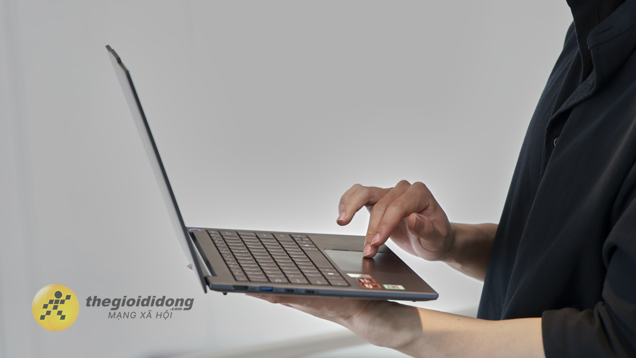 Trên tay laptop Thunderobot AiBook14 Air: Thiết kế chắc chắn, mạnh mẽ với Ryzen 8745HS, màn hình 2K sắc nét**