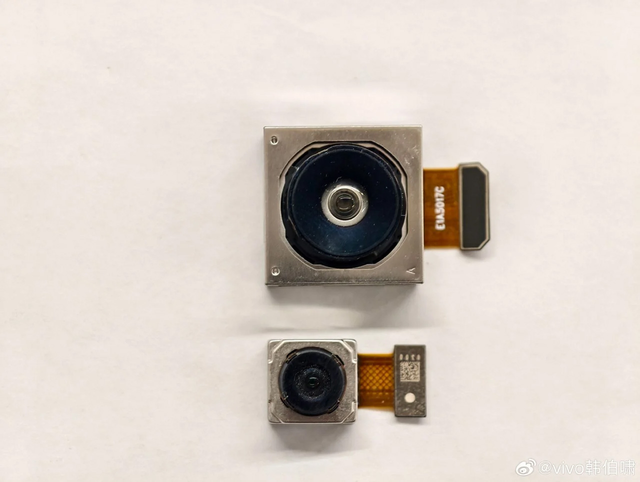 Cảm biến camera tele trên vivo X200 Ultra được cho là lớn hơn so với thế hệ trước. Cảm biến camera tele trên vivo X200 Ultra được cho là lớn hơn so với thế hệ trước.