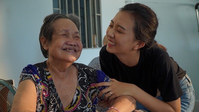 Thường xuyên nói chuyện có thể giúp cải thiện hành vi ở người bệnh Alzheimer Thường xuyên nói chuyện có thể giúp cải thiện hành vi ở người bệnh Alzheimer