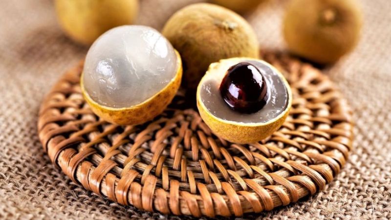 Ăn nhãn giúp cải thiện chức năng tiêu hóa vì nhãn là loại trái cây giàu chất xơ
