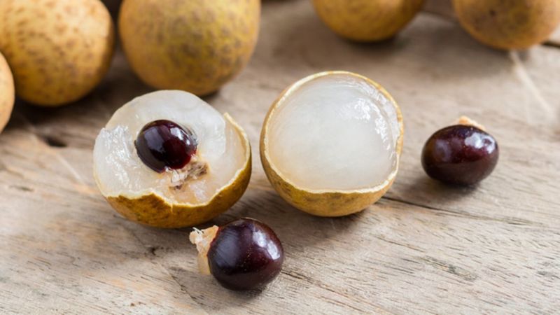 Bột hạt nhãn được dùng trong bài thuốc chữa khe ngón chân lở ngứa