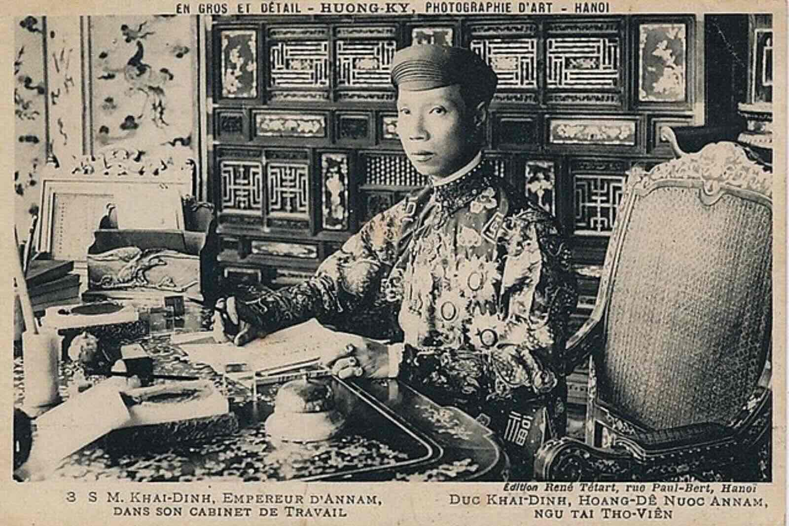 Ảnh tư liệu ch&acirc;n dung vua Khải Định