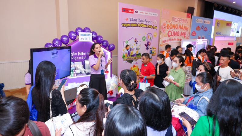 Khu vực trải nghiệm thương hiệu thu hút đông đảo khách tham dự trước khi chương trình bắt đầu Khu vực trải nghiệm thương hiệu thu hút đông đảo khách tham dự trước khi chương trình bắt đầu