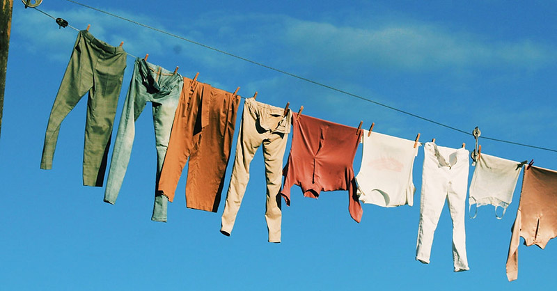 Tận dụng hơi nóng từ cục nóng máy lạnh để hong khô quần áo nhanh, không lo ám mùi ẩm mốc