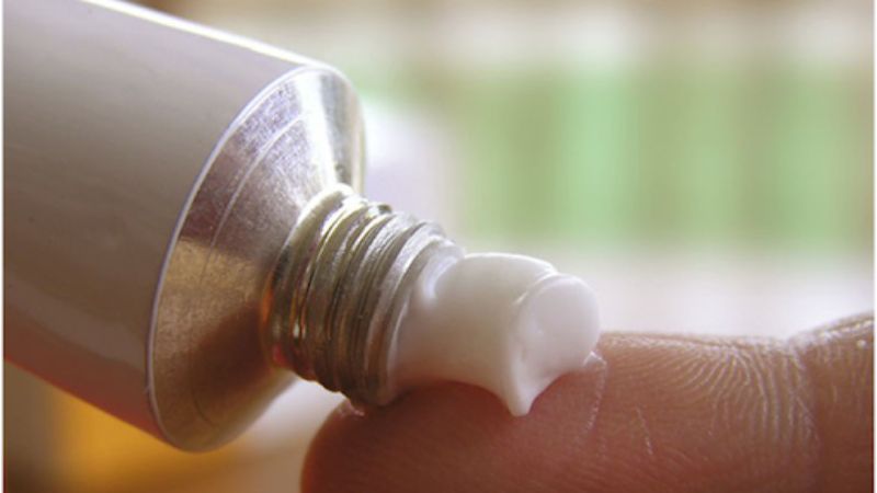 Ghẻ là bệnh lý có thể được điều trị bằng thuốc bôi ngoài da Ghẻ là bệnh lý có thể được điều trị bằng thuốc bôi ngoài da