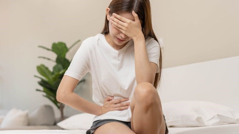 Nữ giới mắc bệnh lậu có thể xuất hiện triệu chứng đau vùng bụng dưới Nữ giới mắc bệnh lậu có thể xuất hiện triệu chứng đau vùng bụng dưới